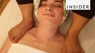 Hawaiian Massage Uses Feet