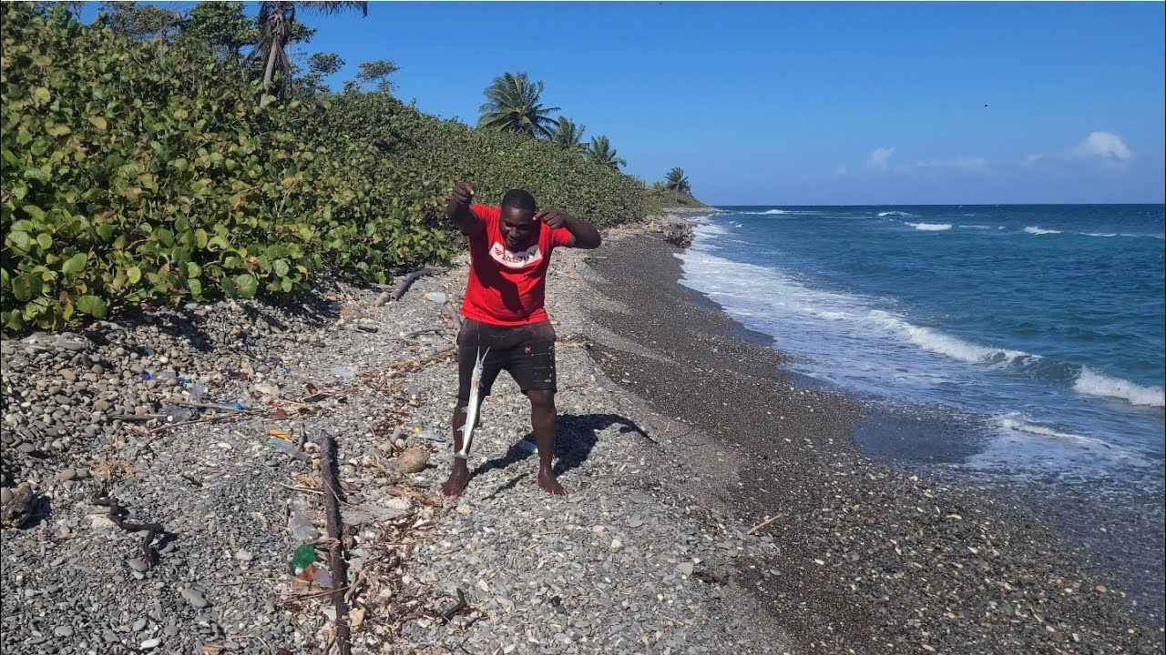 Hunting blue bone fish at the seaside 18768587697 my phone number