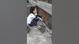 Wanita cantik memiliki skill kuli bangunan!!!