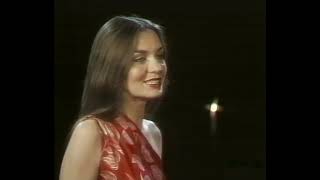 Video thumbnail of "Crystal Gayle – Don't It Make My Brown Eyes Blue? [Top of The Pops] Dec 1, 1977 (2)"