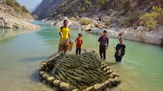 видео: Традиционные методы рыбной ловли и выживания в самом сердце реки | Простая, но умелая жизнь🌊🐋 картинка: Традиционные методы рыбной ловли и выживания в самом сердце реки | Простая, но умелая жизнь🌊🐋