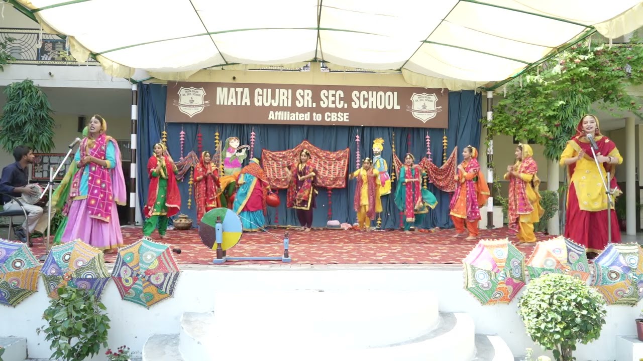 MATA GUJRI SEN. SEC. SCHOOL: GIDDHA GROUP DANCE PERFORMANCE: PUNJABI BOLIYAN