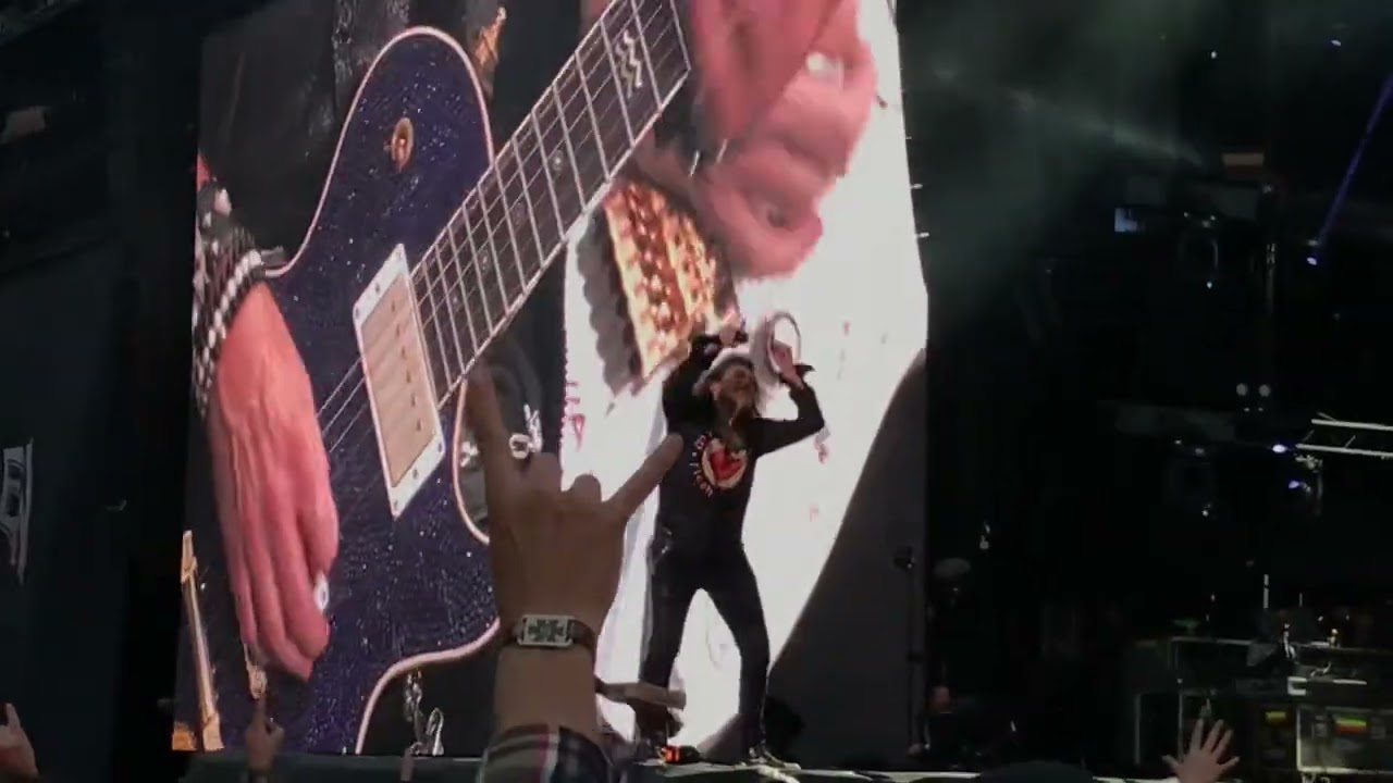 スティーヴ・ヴァイ、ホワイトスネイクのステージにゲスト出演 | NEWS