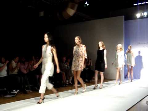 new-york-fashion-week--alexander-berardi-spring/-summer-2010--models-final-walk