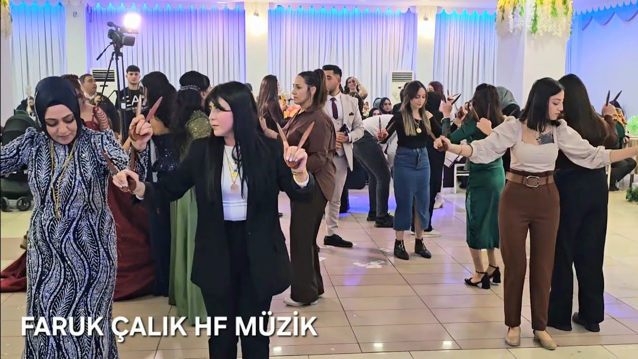 Aşağıdan Yorgun Argın Gelirsin