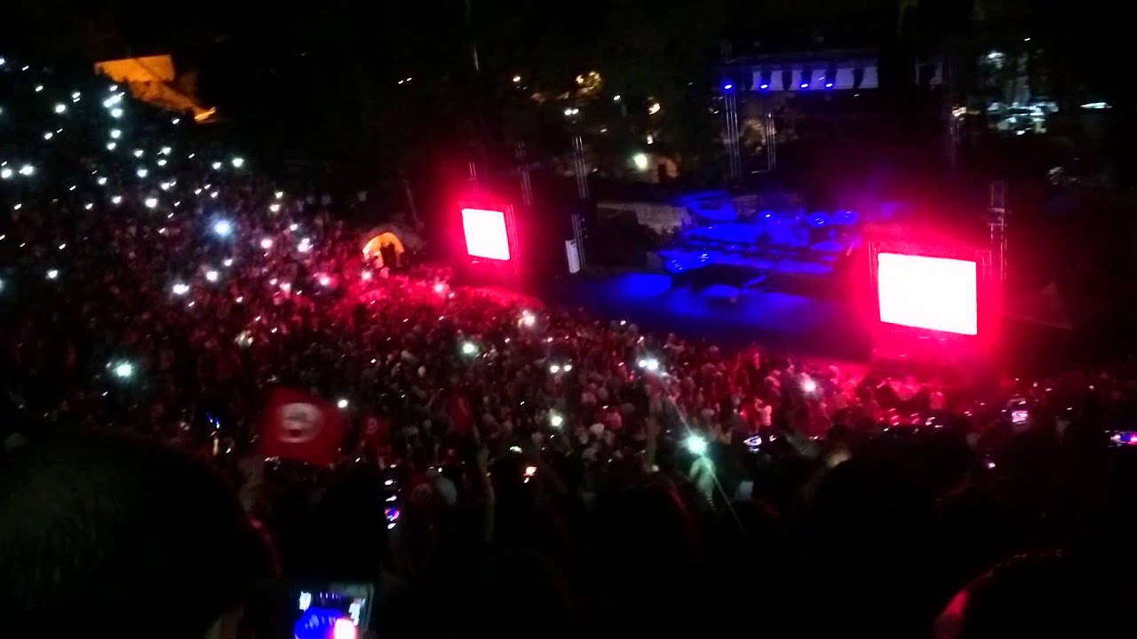 Tunisian national anthem in Yanni concert - YouTube