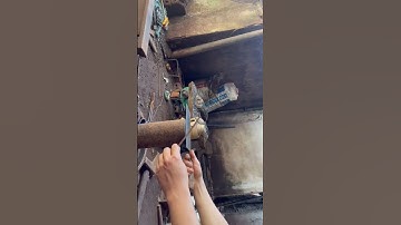 Tôi làm con dao phở chặt bằng thép trục tàu ngầm chặt sắt như là thái rau củ quả vậy thật hiếm có