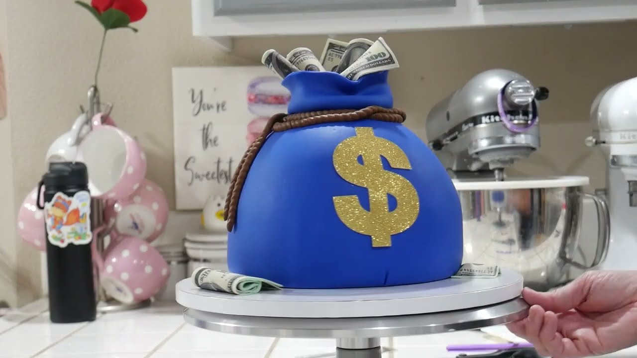 How To Make a SIMPLE Money Bag Cake Design!
