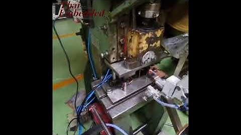 Dobot MG400 factory application with impact machine