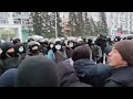 Протесты в Семее: протестующие уговаривают полицию присоединиться