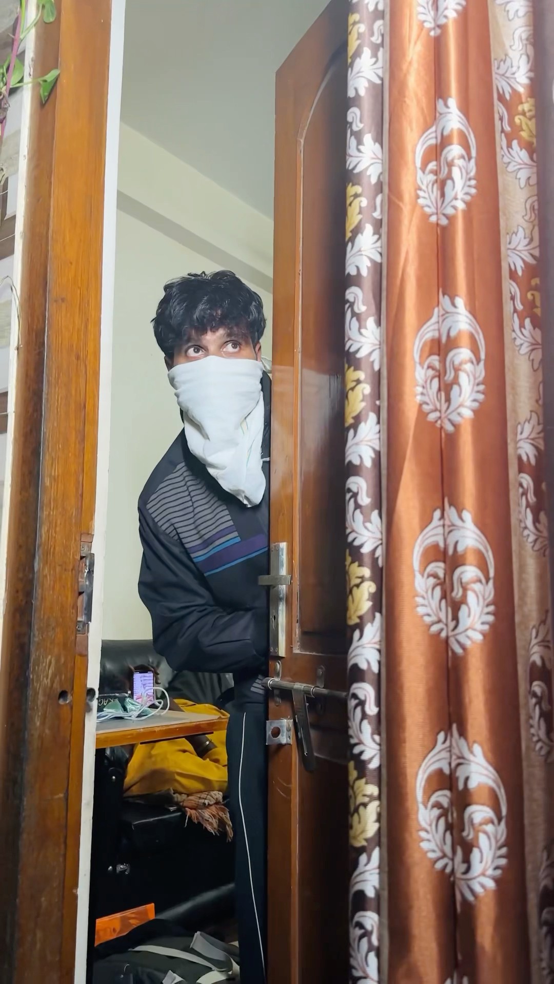 चोर?Don’t Miss end??#shorts #story #hindistories #hindi #charanspy