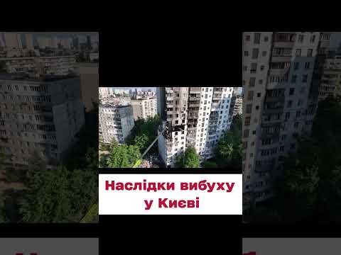 ⚫ У будинку