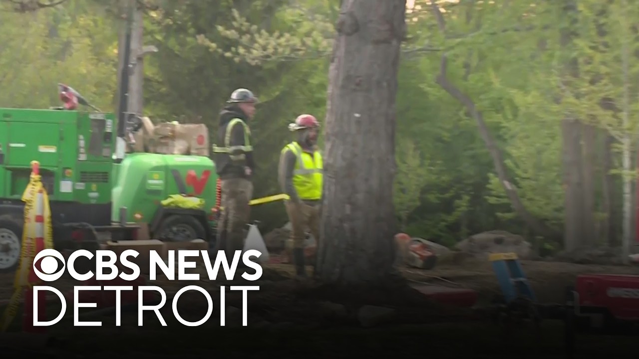 Crews on scene of Oakland County water main break - YouTube