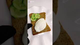 Poached egg | بيض مسلوق بدون القشر