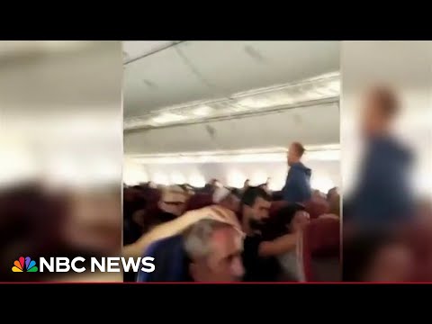 Shaking event injures 50 on Boeing 787 flight