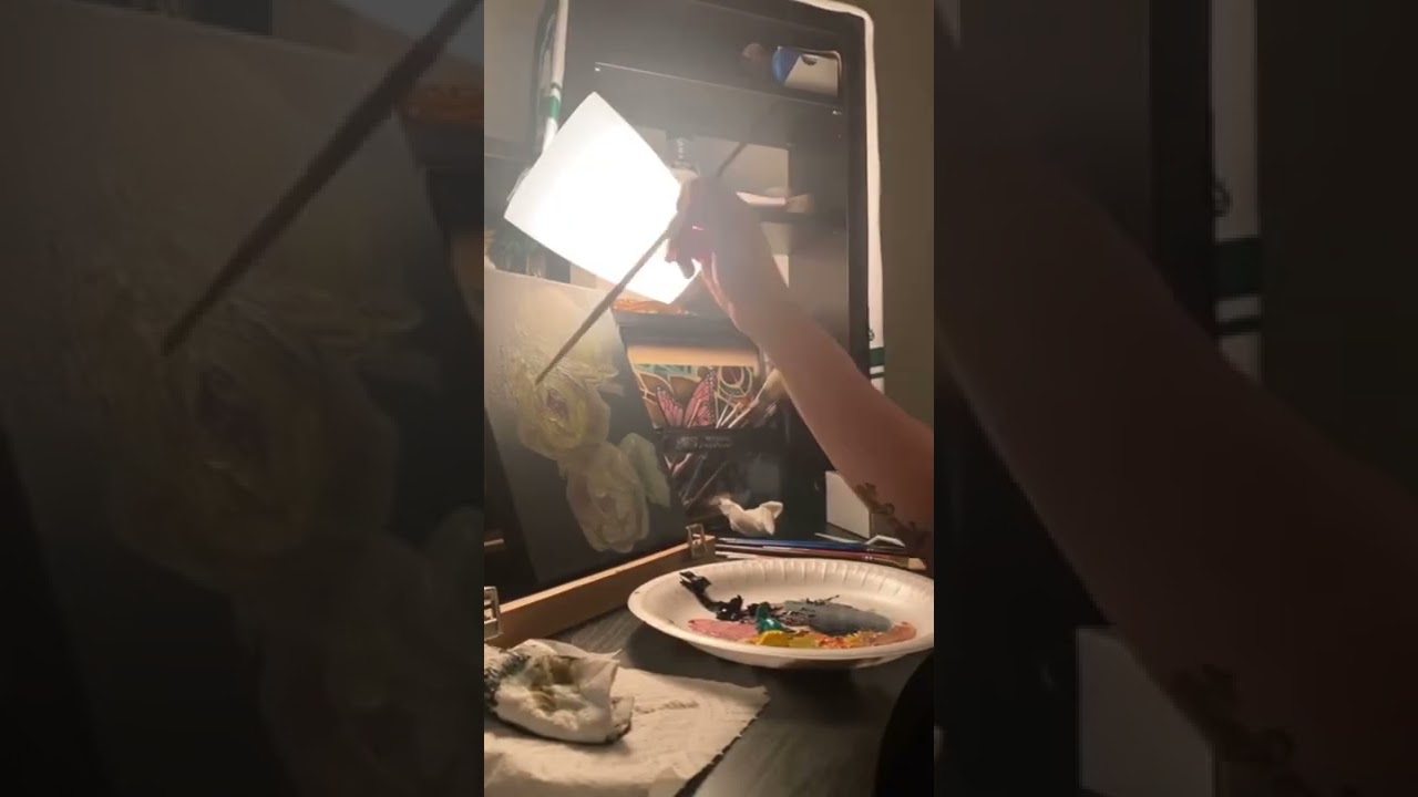 Drawing peonies in between tattoos ☺️ 