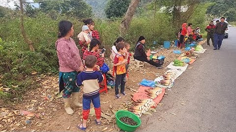 Món ngon như Đám cưới Lũng Cáng có chợ phiên ven đường. Nguyễn Tất Thắng