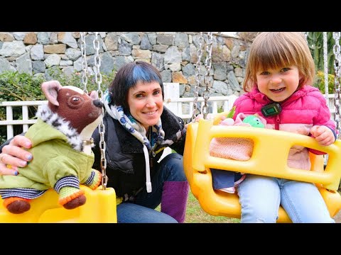 Бьянка и Маша Капуки на детской площадке - Игры с детьми Привет, Бьянка