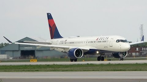 Delta A220-300 take off, DTW