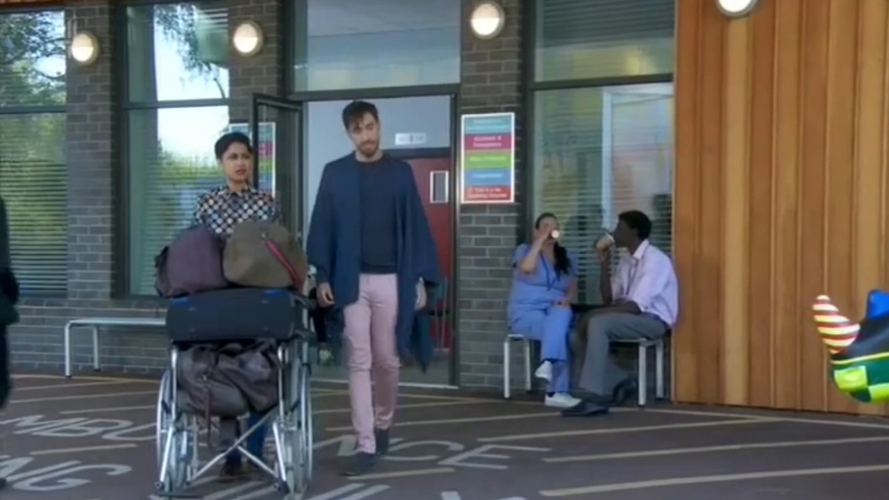 Krupa Pattani and Ross Adams (Farrah Maalik and Scott Drinkwell) Hollyoaks HD