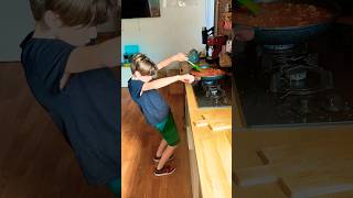 Mi niño cocina como italiano #cantajuego #cancionesinfantiles #dulcylín