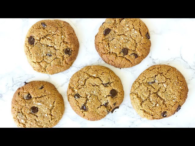 THE BEST HEALTHY CHOCOLATE CHIP COOKIES! NO GLUTEN, DAIRY, OR REFINED SUGAR!