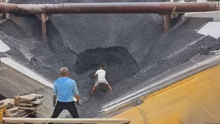 Barge unloading 5200 tons of ore - A massive cargo volume - Relaxing flow video