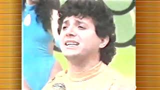 Gilliard canta &quot;Louco de ciúmes&quot; no Clube do Bolinha em 1990