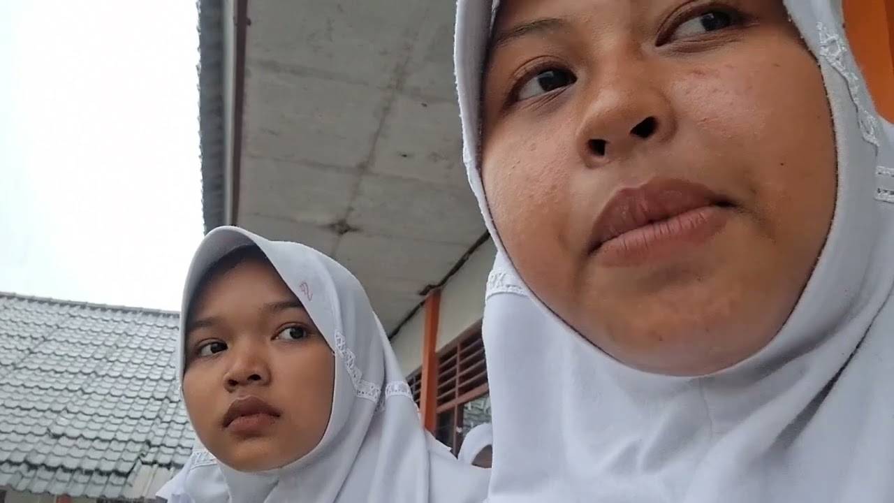 VLOG HUJAN PULANG SEKOLAH || ANINGHINA