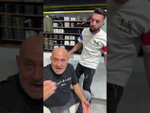 مسكه وهو يوخذ نقوط اكسبلور Shorts