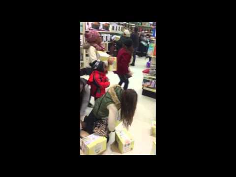 lady steals from KID! black friday 2015