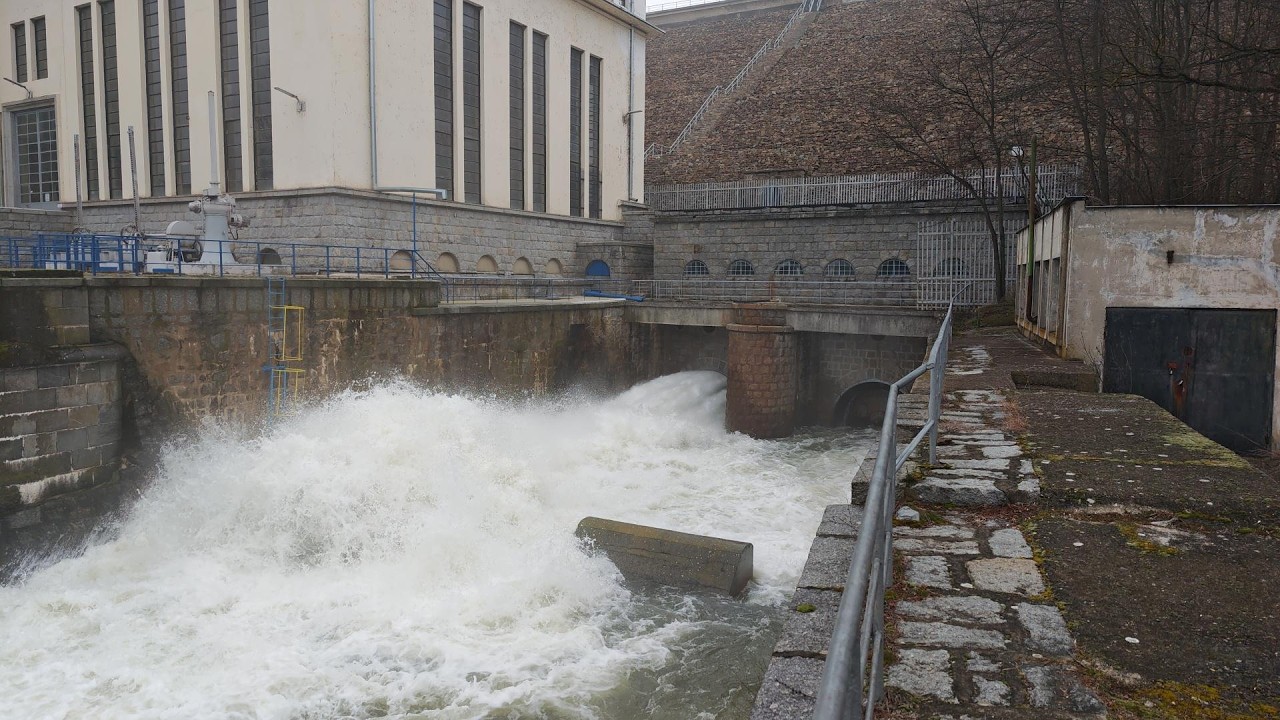 Контролирано изпускат язовир „Копринка“