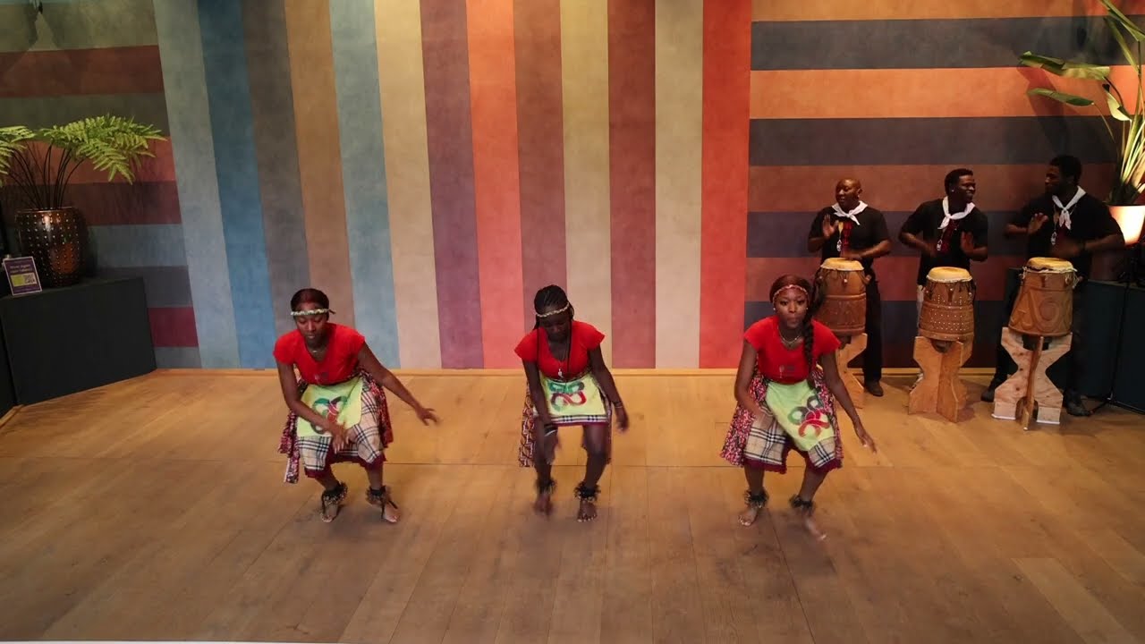 Kula Skoro met Marrondans, stadspodium Den Haag