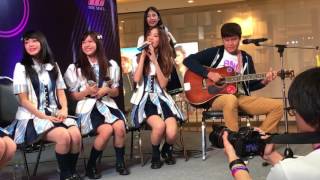 Miniatura de vídeo de "[Fancam] BNK48 365 วันกับเครื่องบินกระดาษ Acoustic"