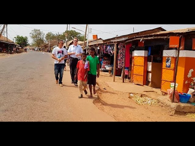 Dom Anuar Battisti visita Missão Católica São Paulo VI