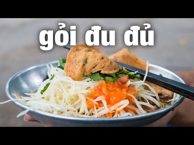 Vietnamese Papaya Salad at Le Van Tam Park in Saigon | Mark Wiens