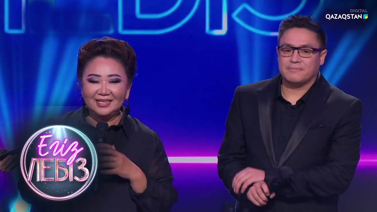 Сексуалдық бейне Ол оның юбкасын көтеріп, ит стилін трахты етті (видео)