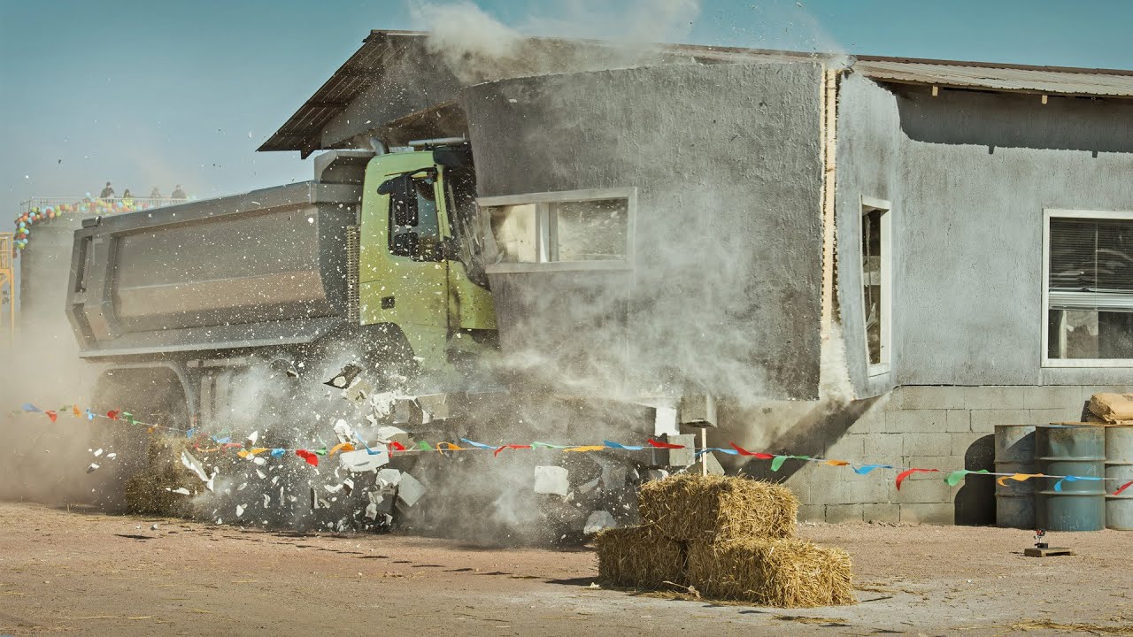 ⁣Volvo Trucks - Look Who’s Driving feat. 4-year-old Sophie (Live Test)