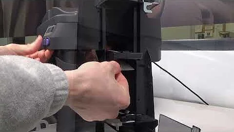 FARGO DTCii Plus - How to clean the card printer using an IPA card