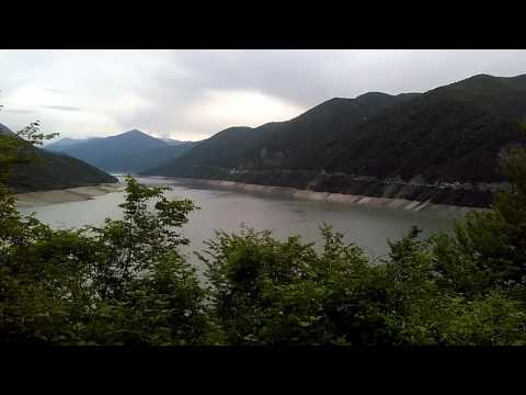 Красивейшее место Грузии — Жинвальское водохранилище,  река Арагви
