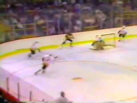 Mario Lemieux's First NHL Goal (Oct. 11, 1984)