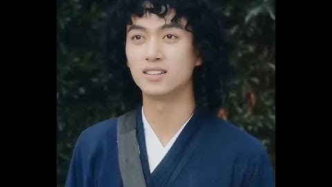 Cao Thủ Xuống Núi, Tôi Không Ở Rể Mười ba năm trước, Lý Mộc Trần sống cùng ông nội, kiếm sống bằng