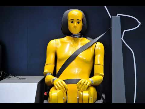 Краш-тести ігнорують жінок: прогалина в безпеці в авіації та автомобілебудуванні