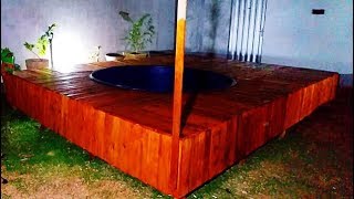 Piscina caseira com caixa-d'água e palhete.