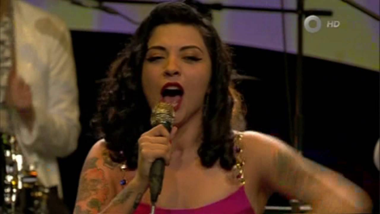 EMCO  Mon Laferte   - Lo que pido