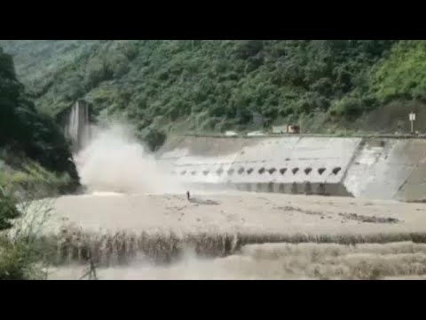 Vidéo: Inondations puissantes en Chine en 2016