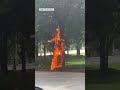 Investigan misteriosa cruz en llamas en Grant Park de Chicago