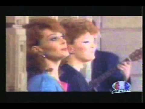 The Judds - Love Is Alive