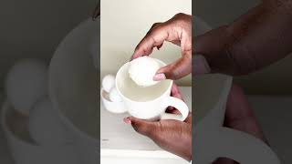 HOW TO PEEL A HARD BOILED EGG EASILY #HomeHacks #Hacks #TryIt #HowTo #lifehacks #kitchenhacks