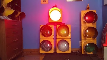 Econolite Doghouse Traffic Signal - Overlapping Sequence